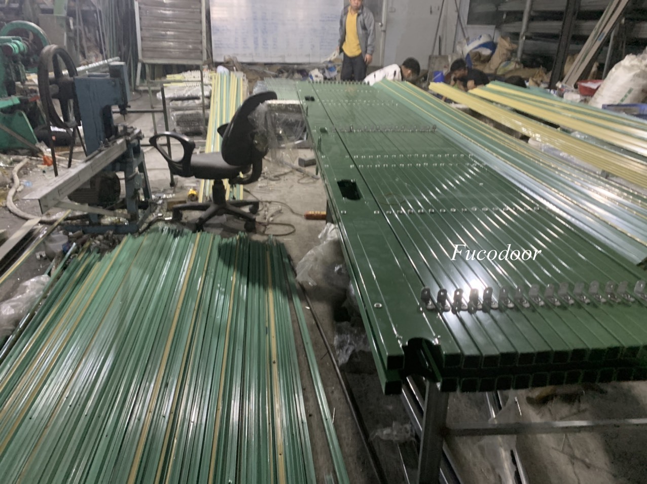 Cửa xếp hộp kẽm đột 20x20
