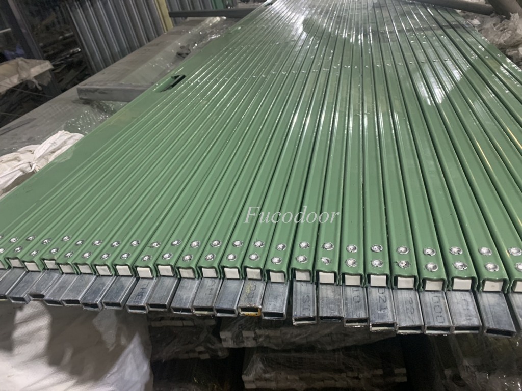 Cửa xếp U đúc sơn tĩnh điện không lá