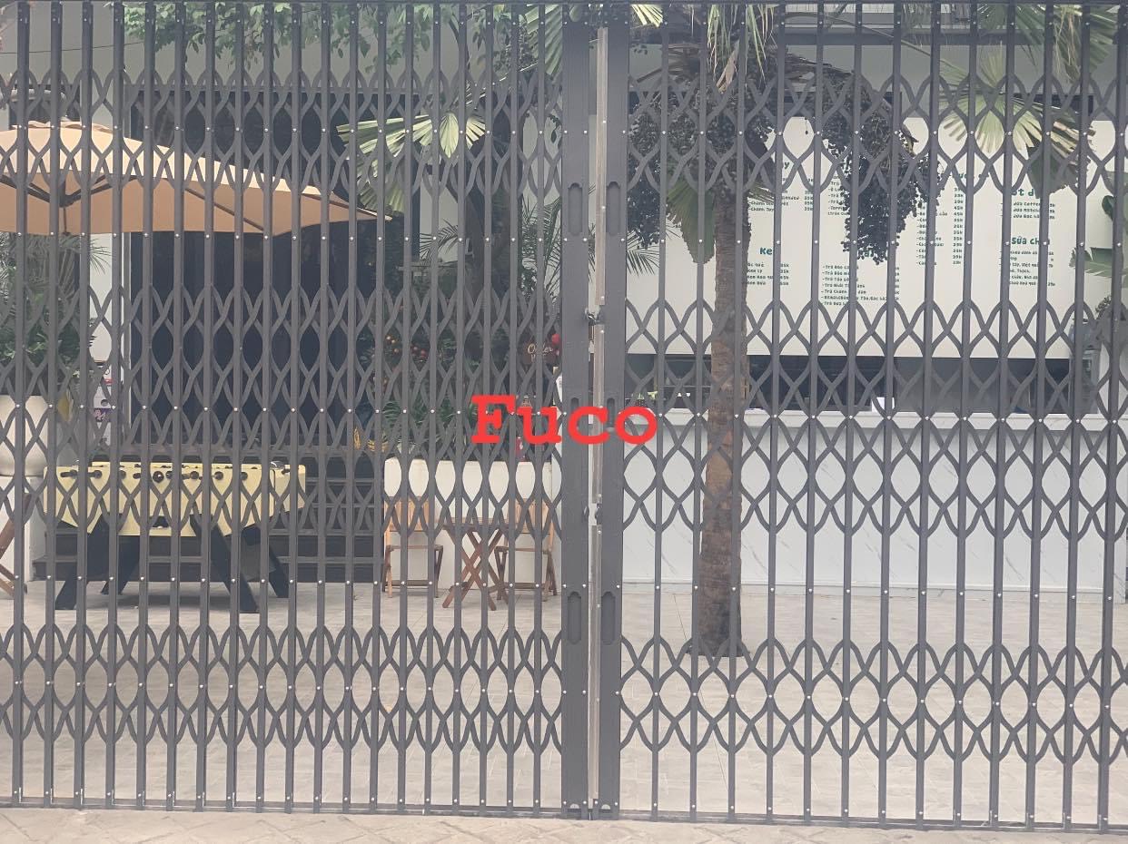 Cửa xếp U đúc sơn tĩnh điện không lá