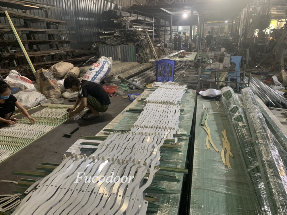 Cửa xếp U đúc sơn tĩnh điện không lá