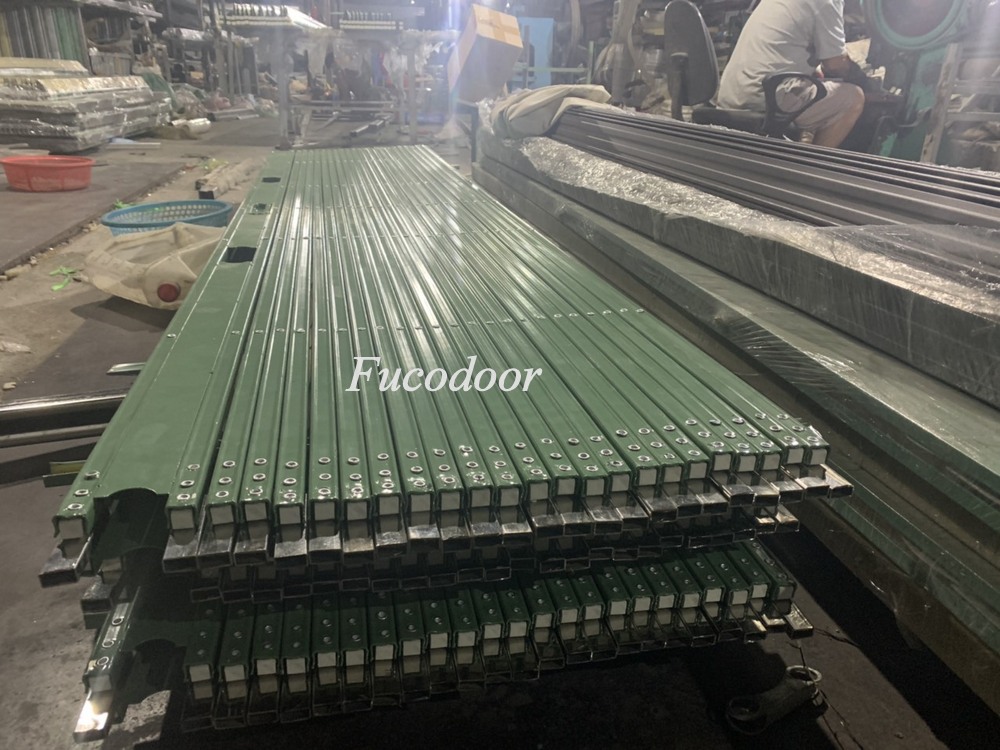 Cửa xếp U đúc sơn tĩnh điện không lá