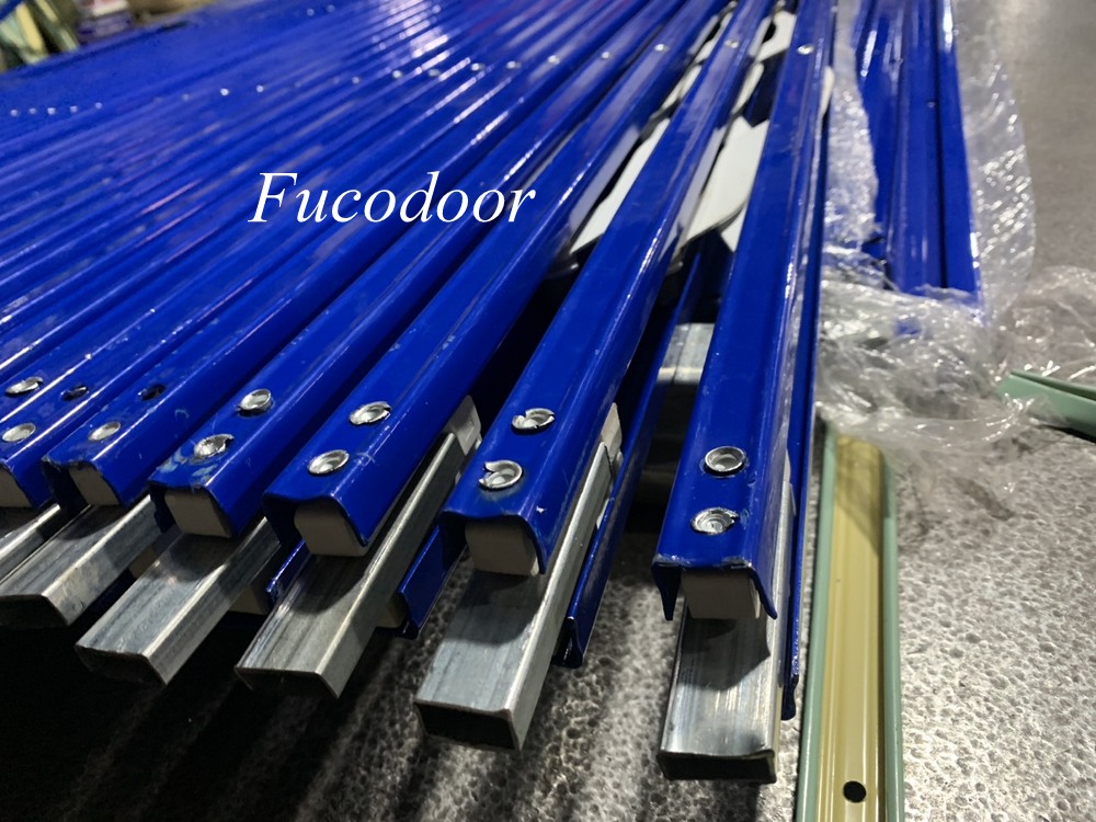 Cửa xếp U đúc sơn tĩnh điện không lá