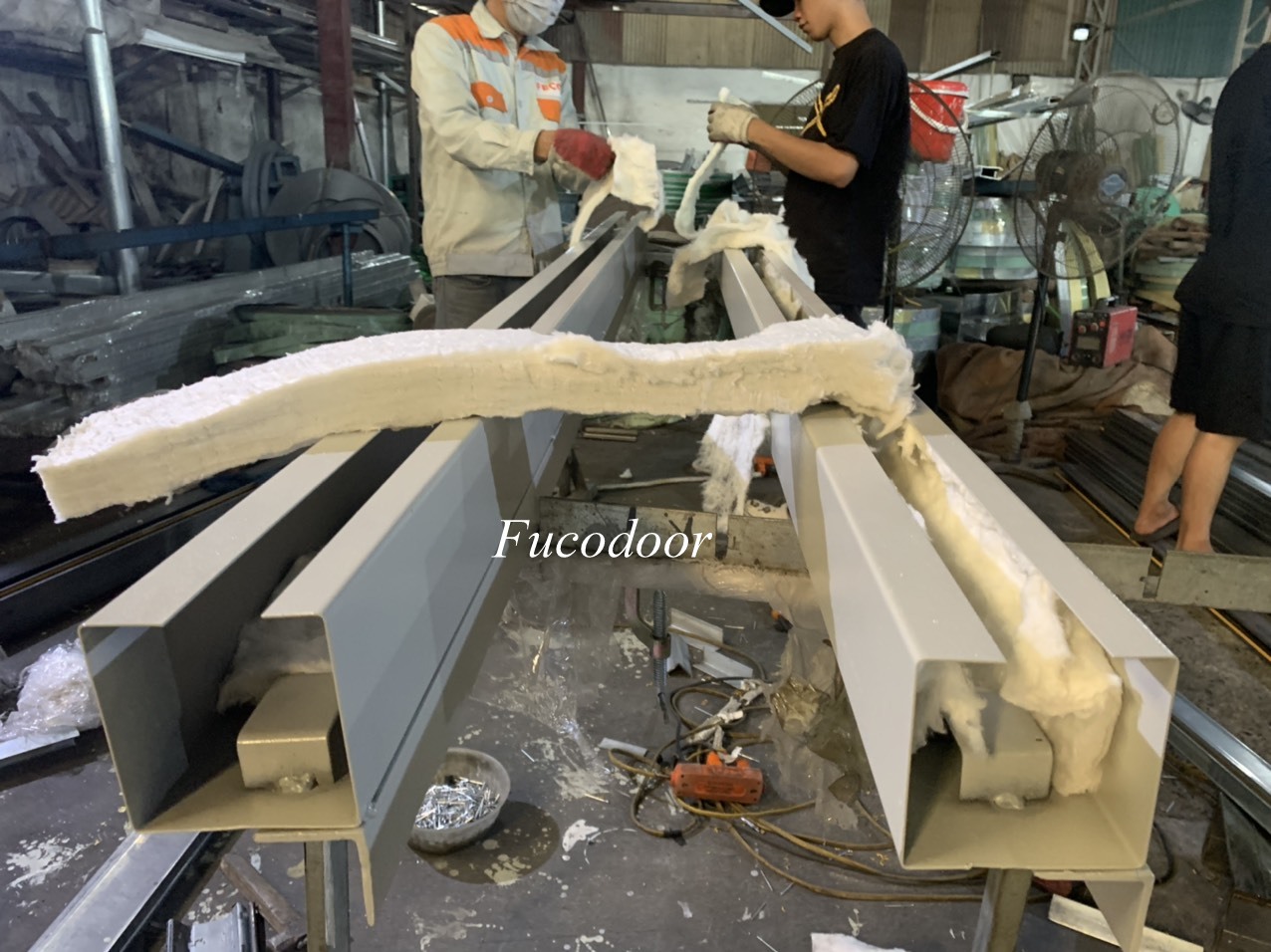 Cửa cuốn siêu trường giải pháp cho cửa kích thước lớn