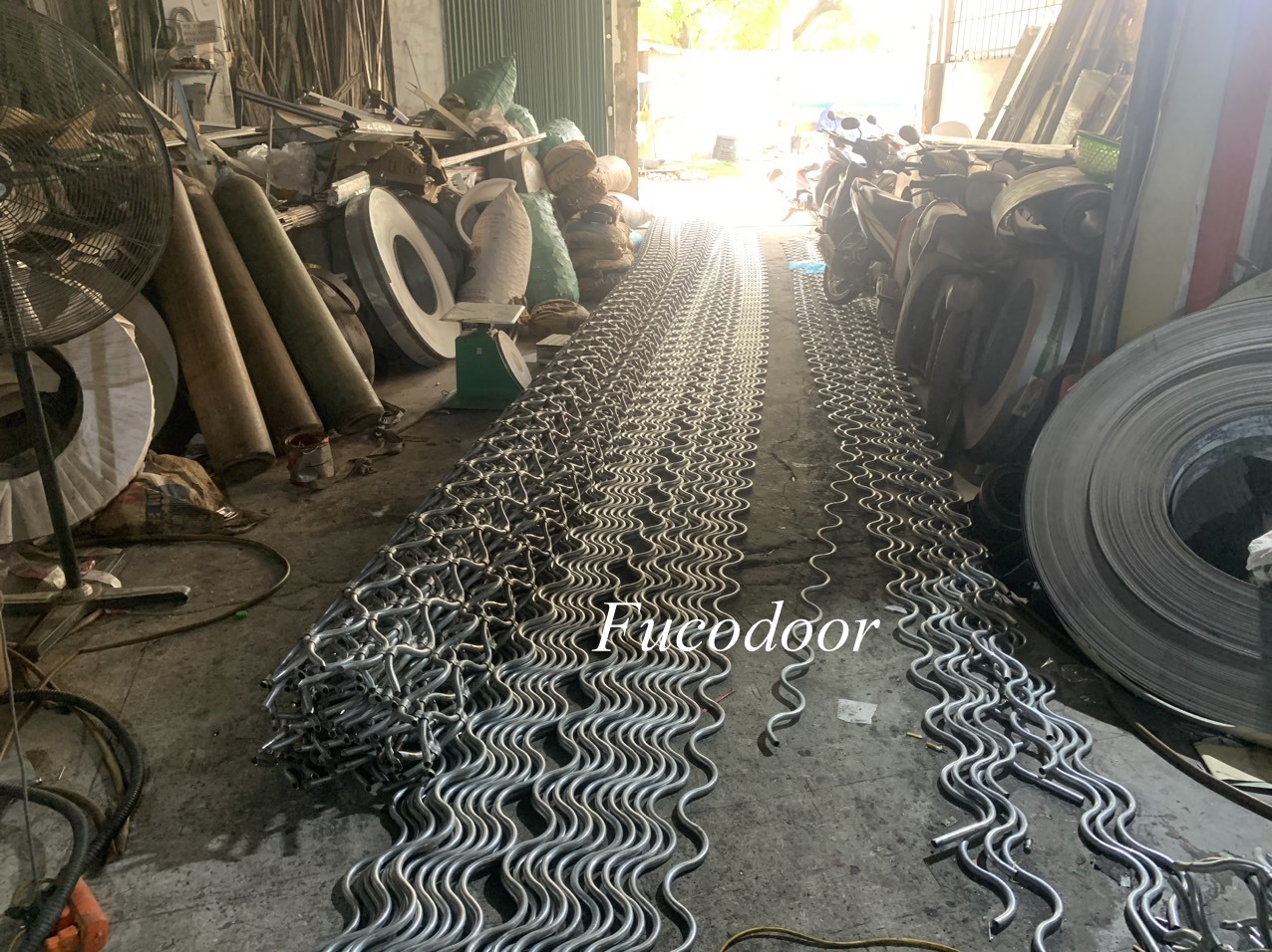 Cung cấp cửa cuốn mắt lưới hệ thống siêu thị Điện Máy Xanh