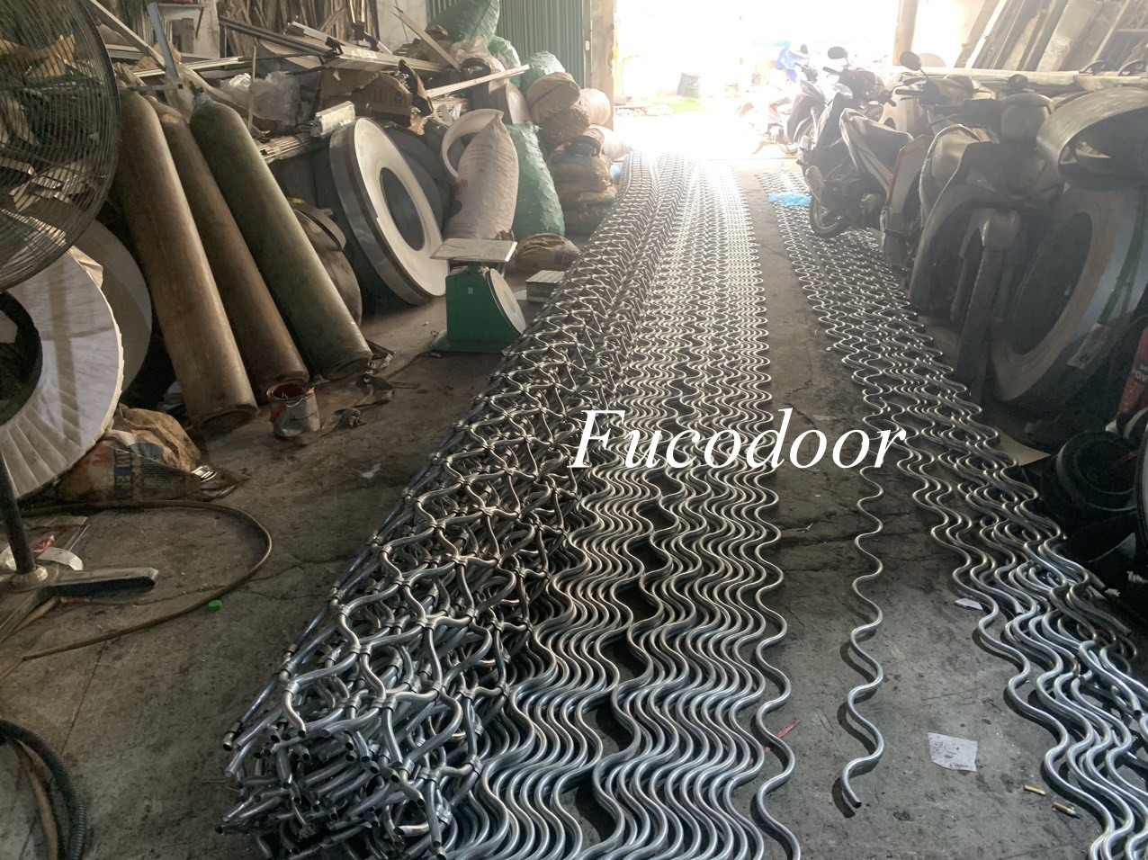 Cung cấp cửa cuốn mắt lưới hệ thống siêu thị Điện Máy Xanh