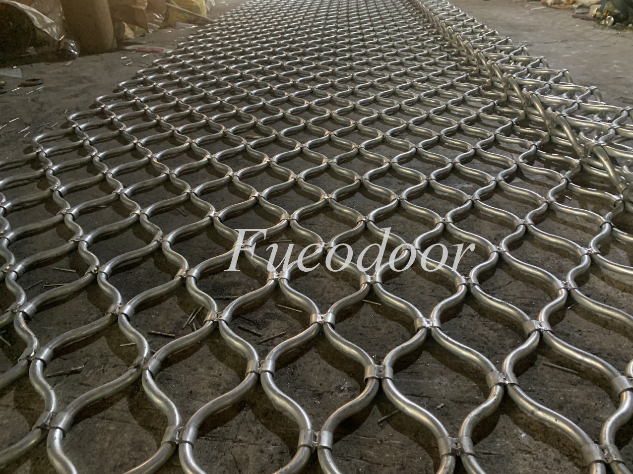 Cung cấp cửa cuốn mắt lưới hệ thống siêu thị Điện Máy Xanh