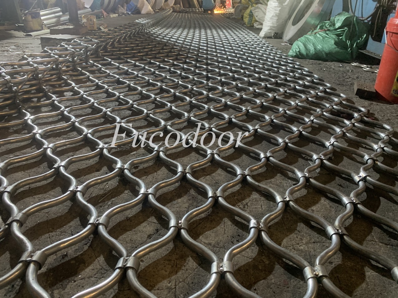 Cung cấp cửa cuốn mắt lưới hệ thống siêu thị Điện Máy Xanh