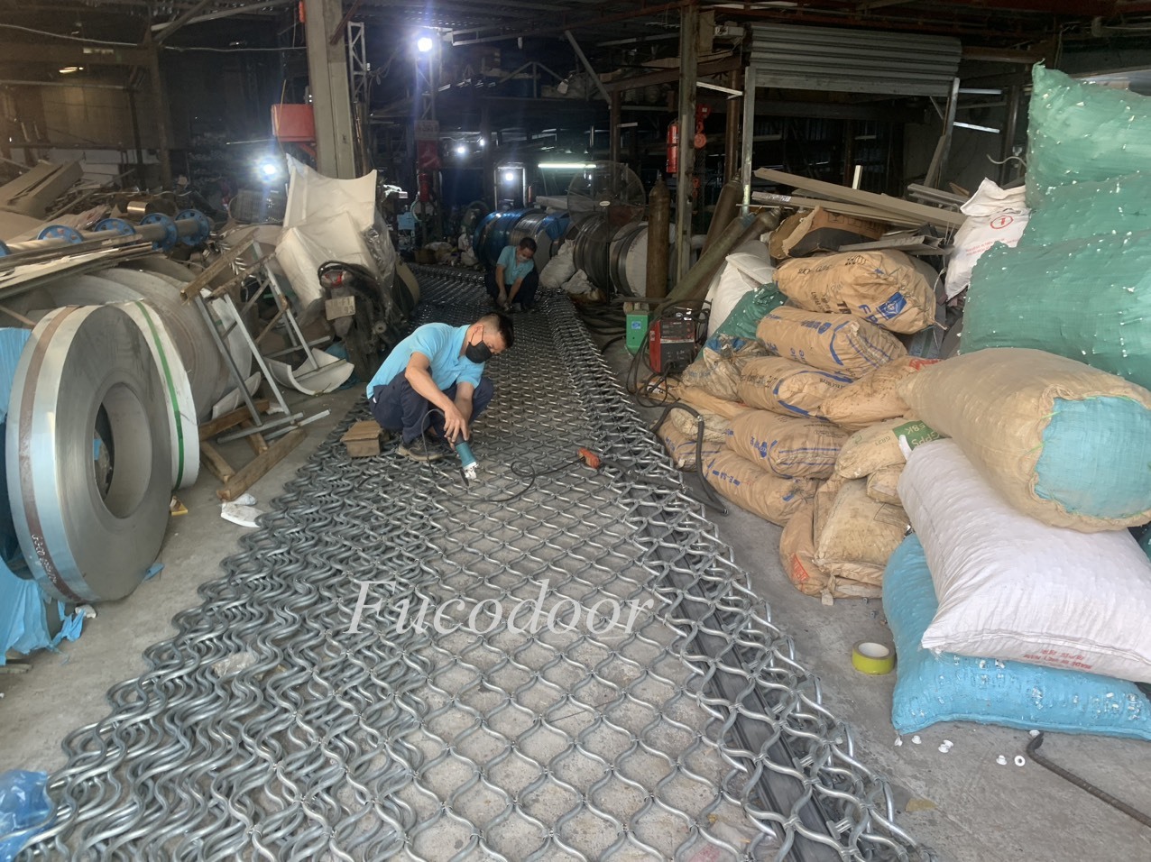 Cung cấp cửa cuốn mắt lưới hệ thống siêu thị Điện Máy Xanh