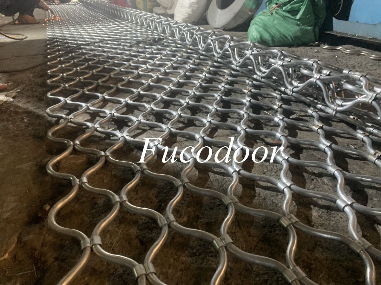 Cung cấp cửa cuốn mắt lưới hệ thống siêu thị Điện Máy Xanh