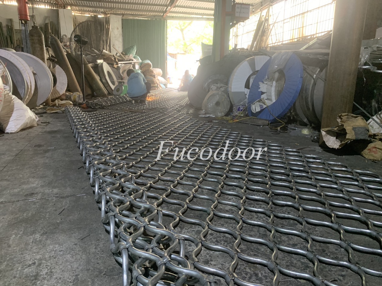 Cung cấp cửa cuốn mắt lưới hệ thống siêu thị Điện Máy Xanh