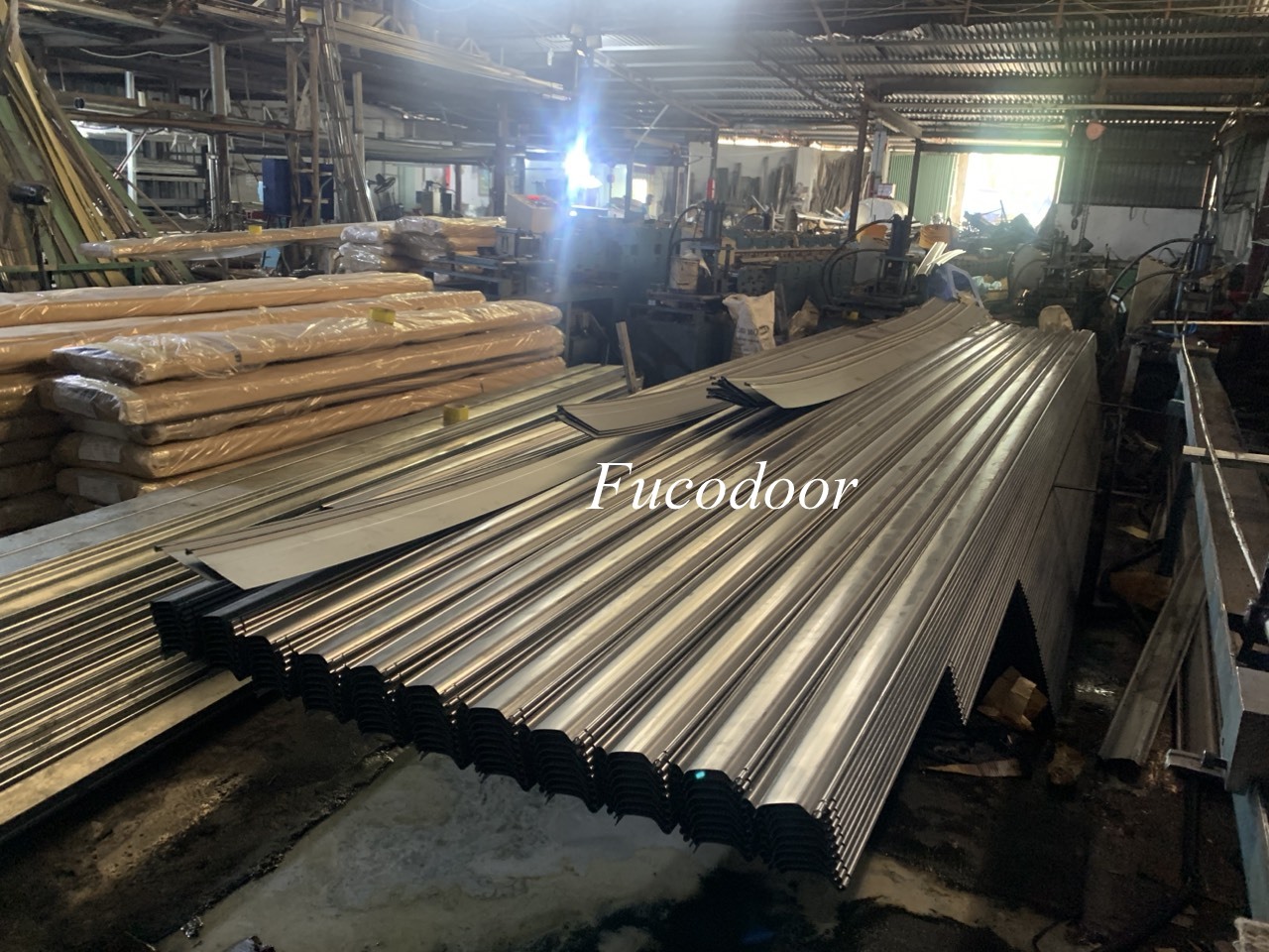 Cửa cuốn siêu trường sơn tĩnh điện dầy 1.3ly