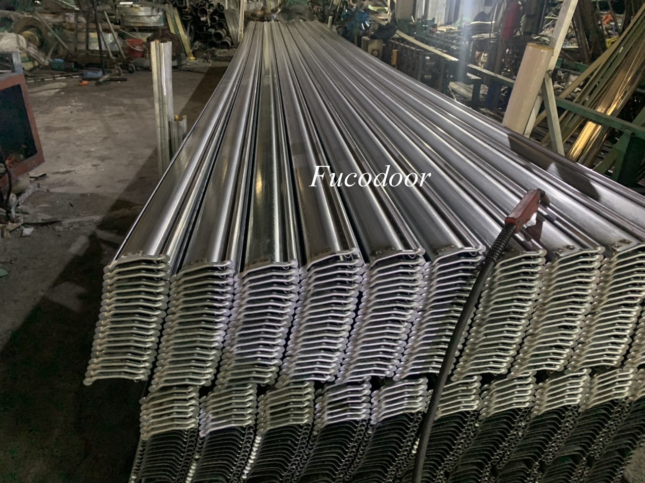 Cửa cuốn siêu trường sơn tĩnh điện dầy 1ly