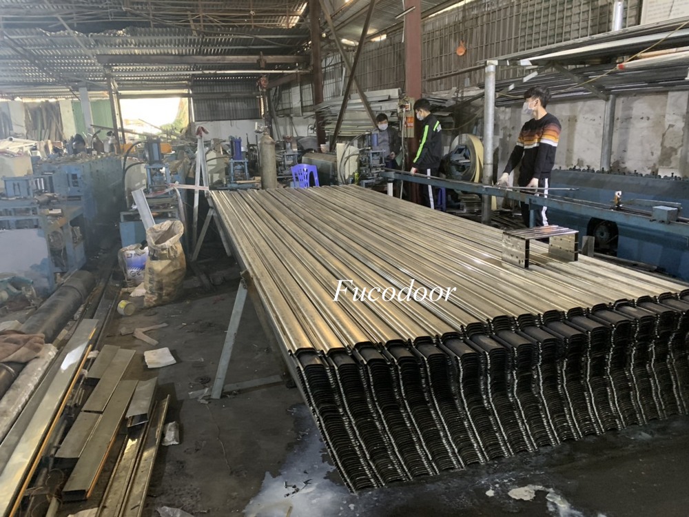 Cửa cuốn siêu trường sơn tĩnh điện dầy 1ly