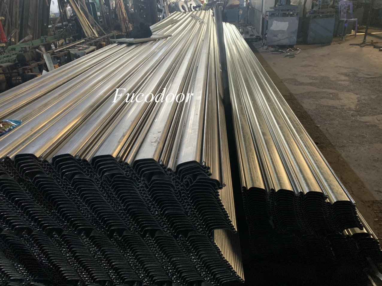 Cửa cuốn siêu trường sơn tĩnh điện dầy 1.5ly