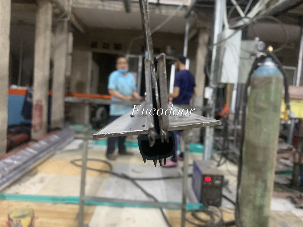Cửa cuốn song ngang sơn tĩnh điện ống tròn phi 19 dầy 1.3ly