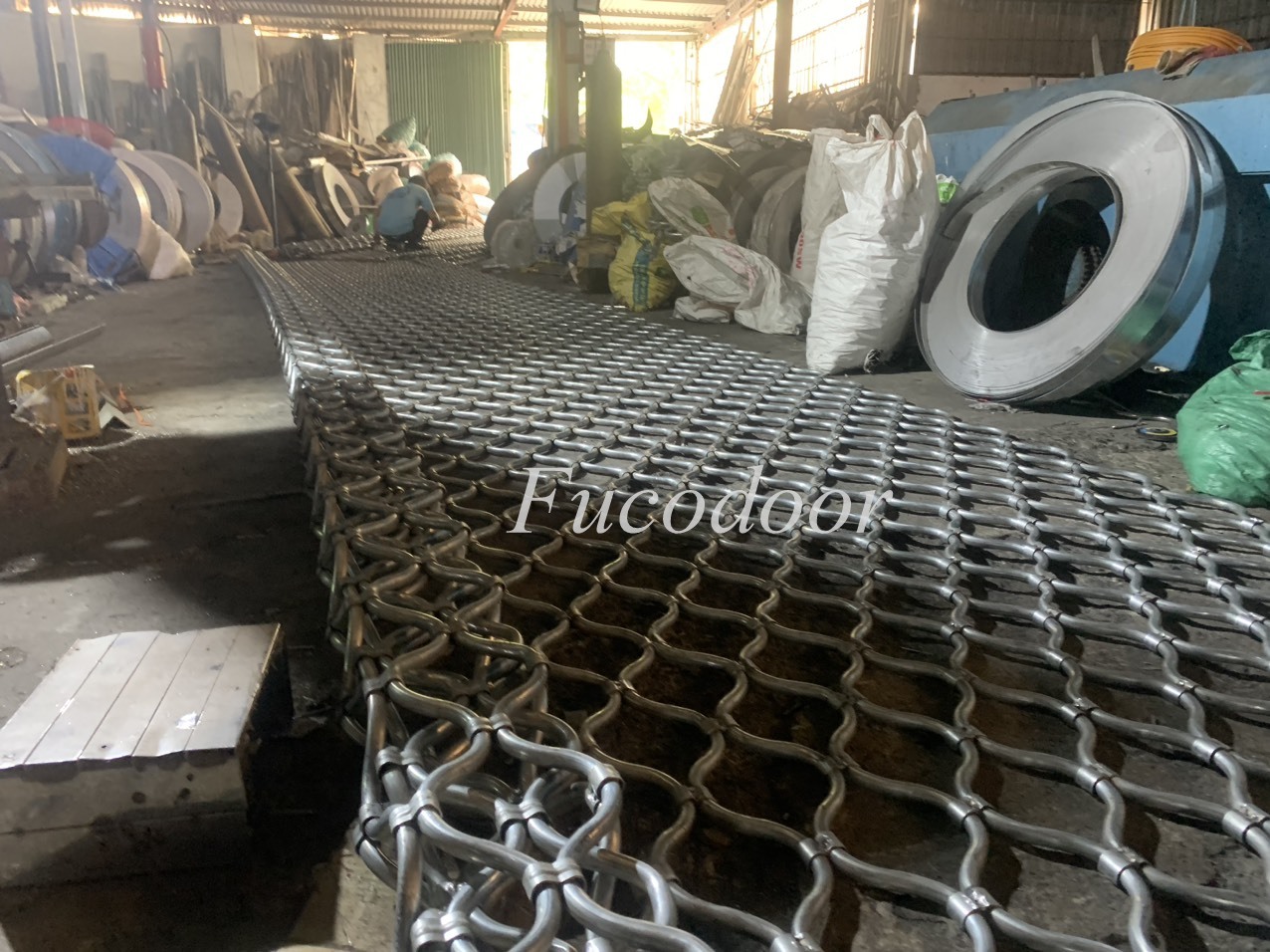 Cung cấp cửa cuốn mắt lưới hệ thống siêu thị Điện Máy Xanh