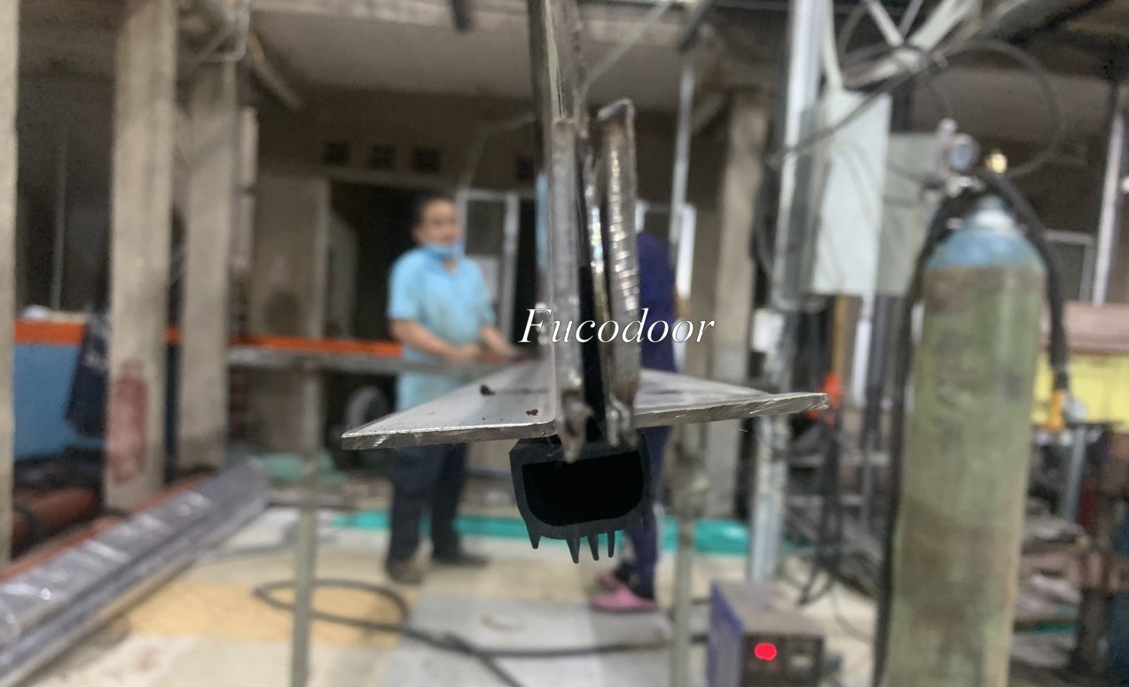 Cửa cuốn song ngang hộp 20x20 INOX 304