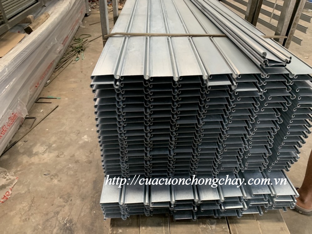 Cửa cuốn chống cháy được thiết kế để tự động ngăn lửa lan tỏa