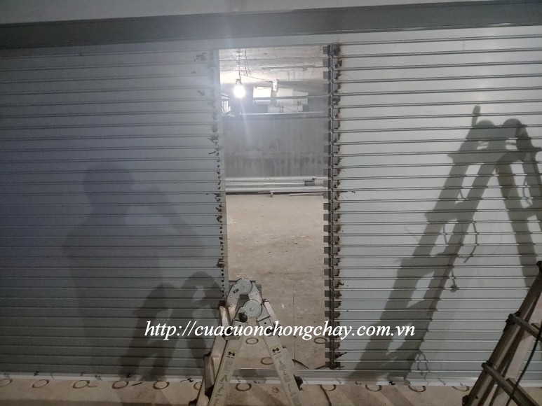 thiết kế cửa phụ cửa cuốn ngăn cháy