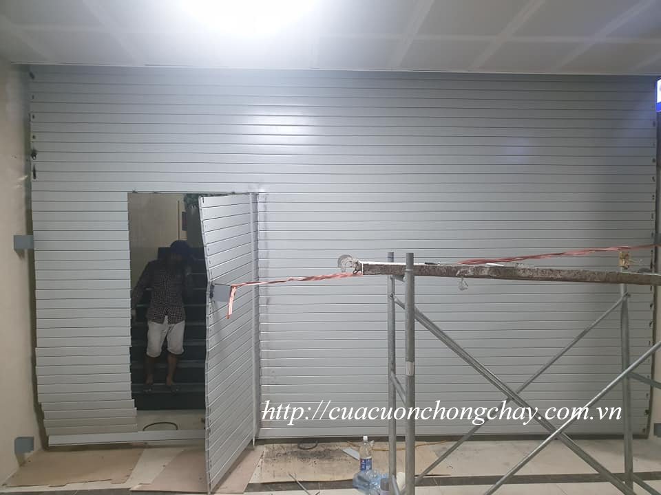 Cửa sập ngăn cháy có cửa phụ, Fire shutter door korea