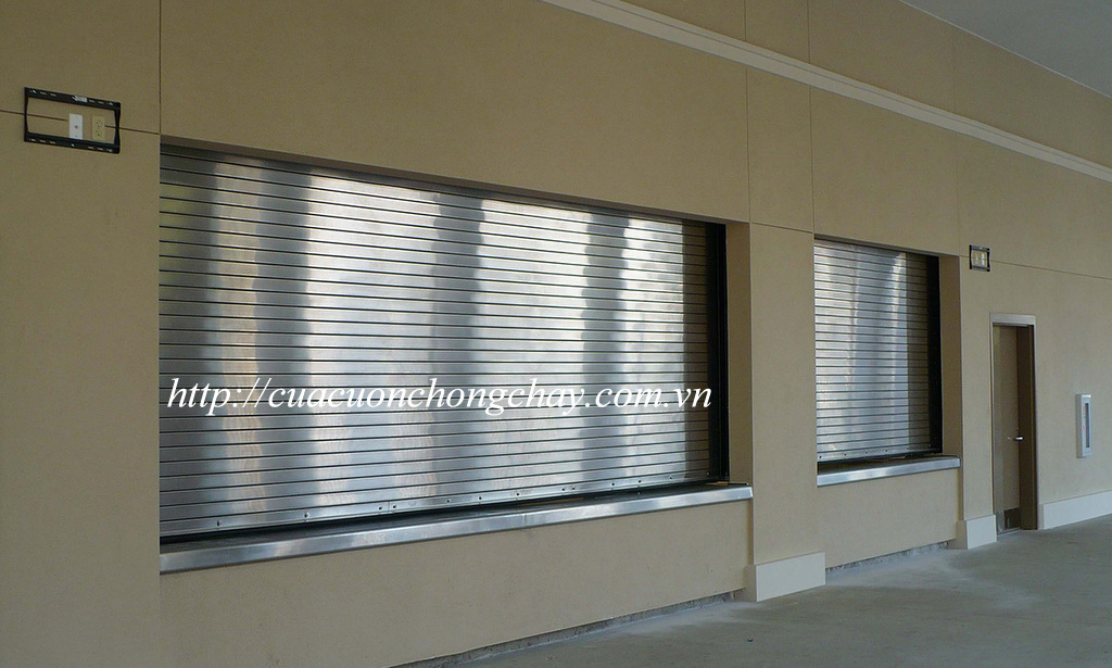 Cửa cuốn chống cháy 2 lớp bằng INOX, cửa cuốn chống cháy 2 lớp INOX 304. Cửa cuốn chống cháy là lọai cửa có thiết kế đặc biệt