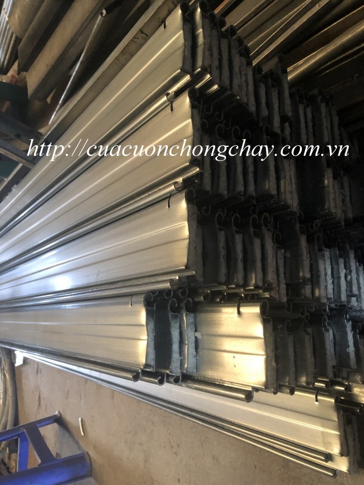 Rolling fire doors for buildings