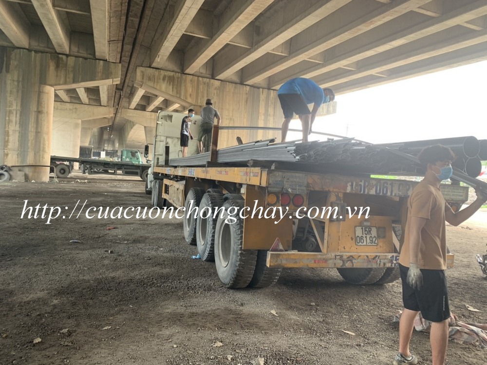 lá  đáy cửa cuốn chống cháy rộng 12m