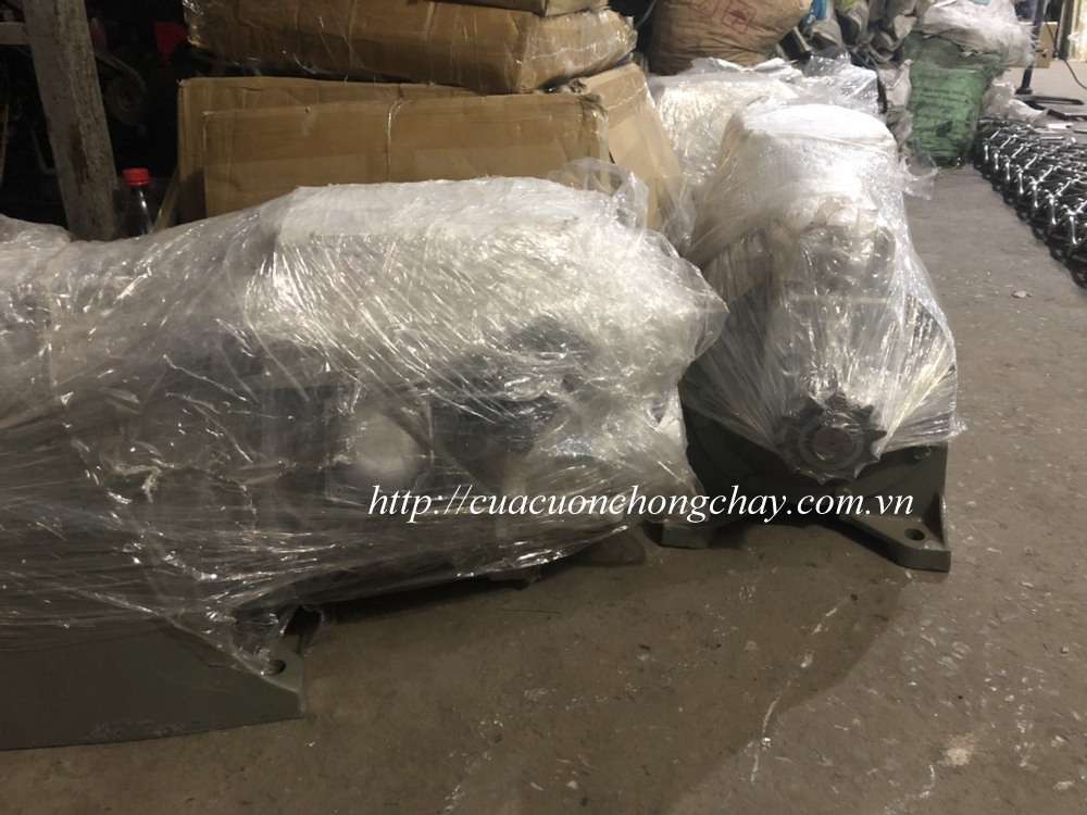 mô tơ cửa cuốn chống cháy rộng 12m, 2000kg