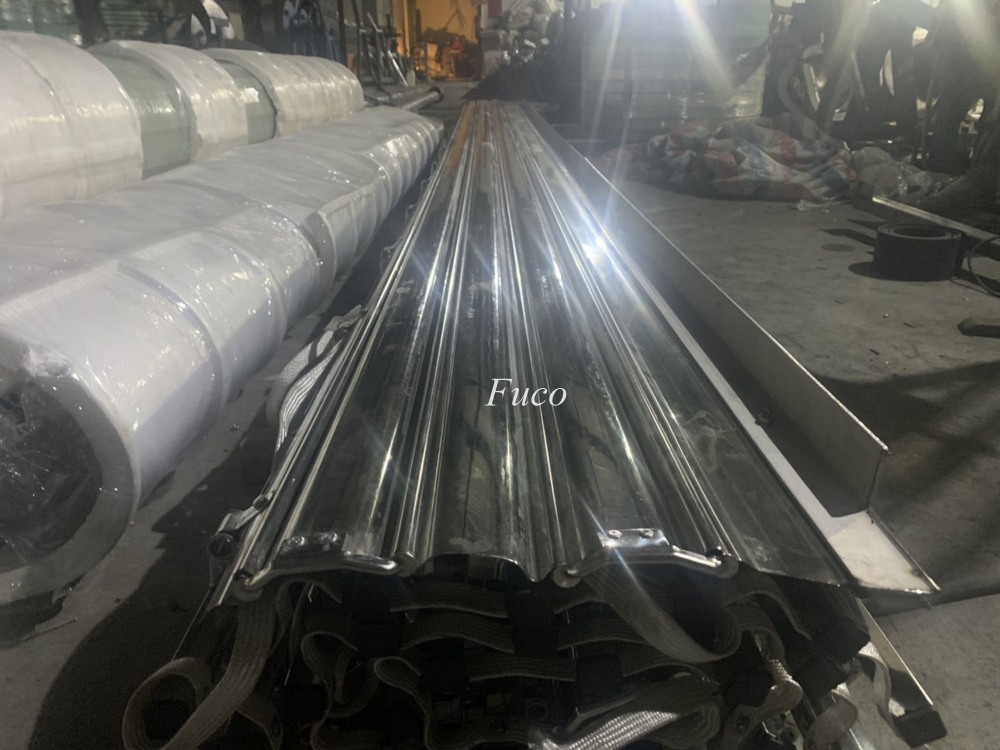 cửa cuốn inox