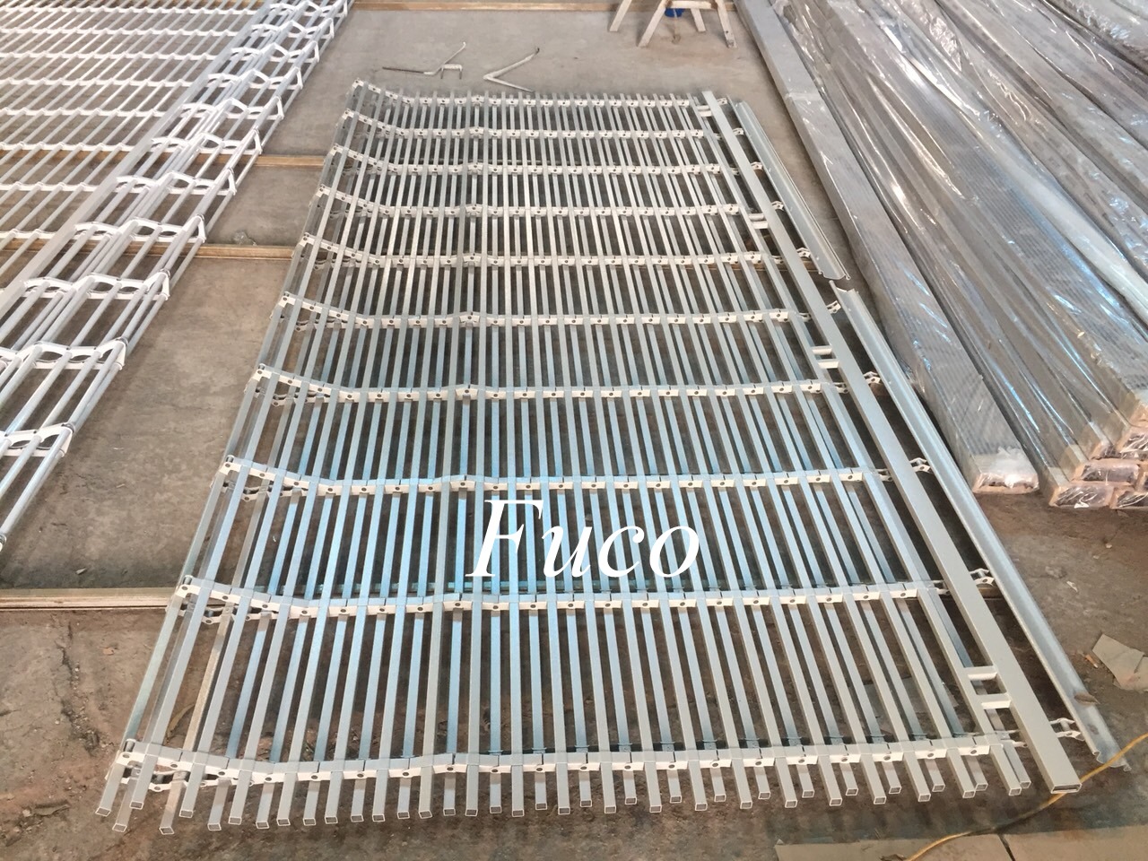 Cửa cuốn song ngang hộp 20x20, sơn tĩnh điện