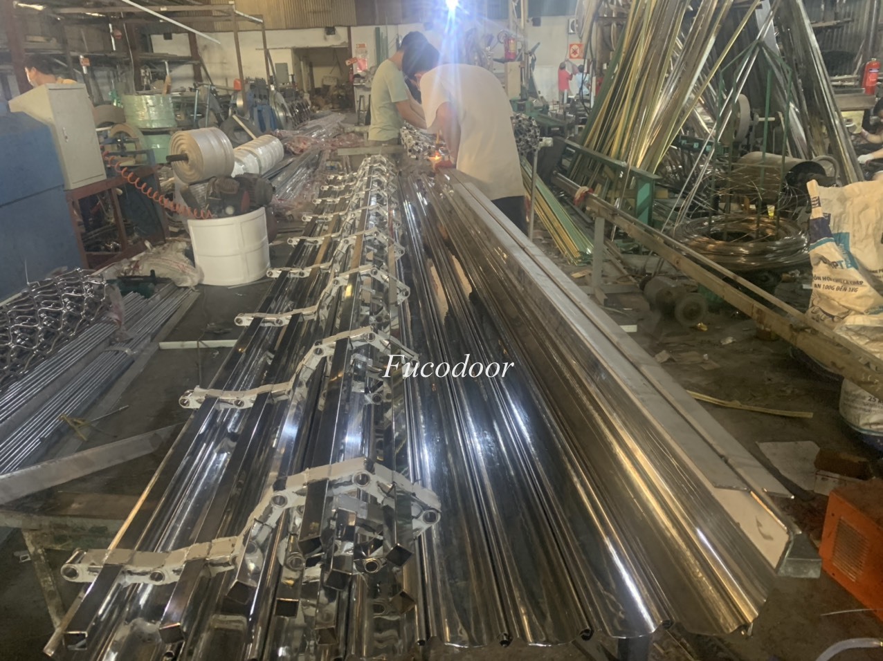 cửa cuốn khớp thoáng inox 