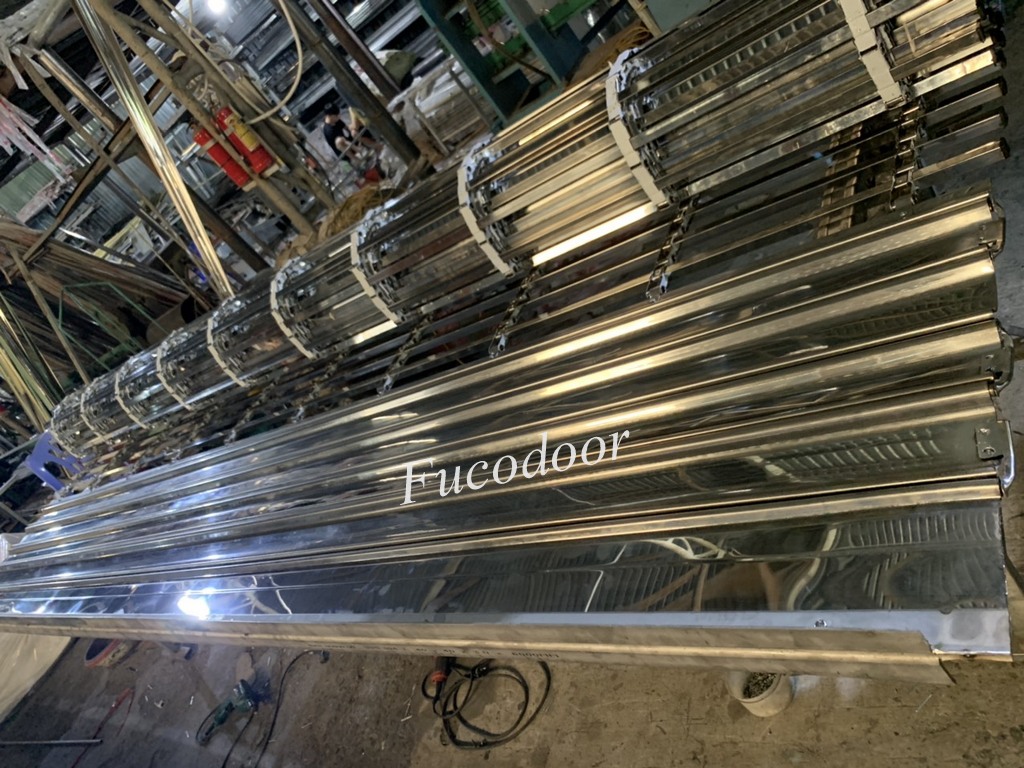 cửa cuốn song ngang inox