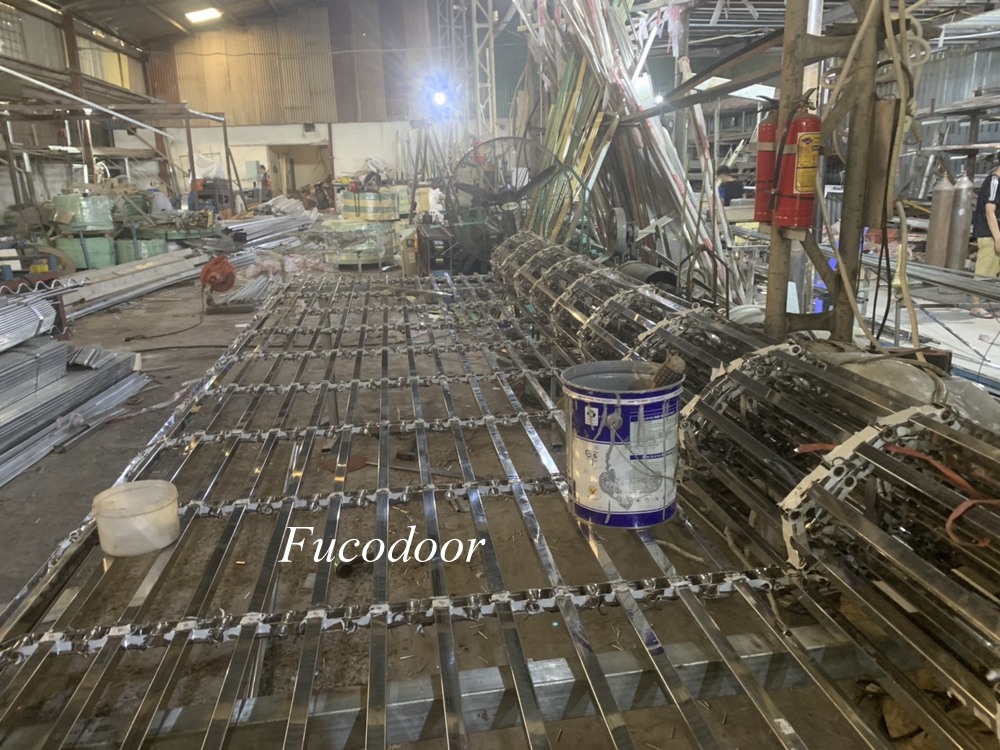 cửa cuốn song ngang hộp 20x20 inox 304