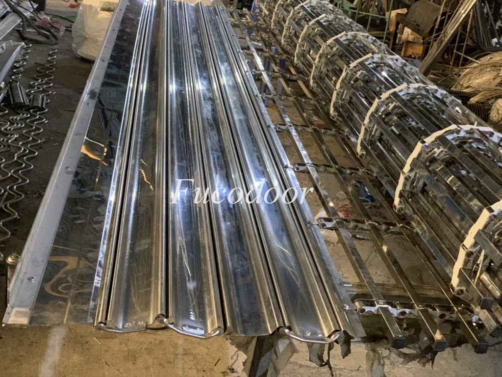 cửa cuốn song ngang hộp 20x20 inox 304