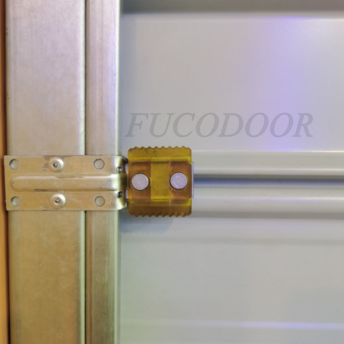 chống vượt lô cửa cuốn thép cửa cuốn lò xo lá Fuco, kéo tay