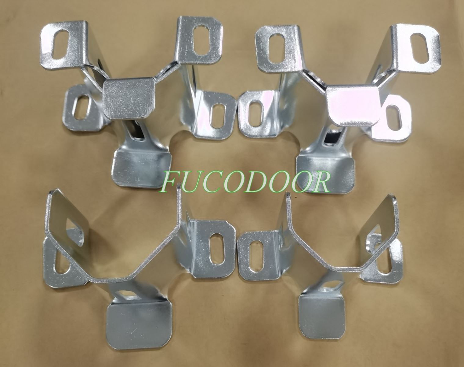 giá đỡ thép cửa cuốn lò xo lá Fuco, kéo tay