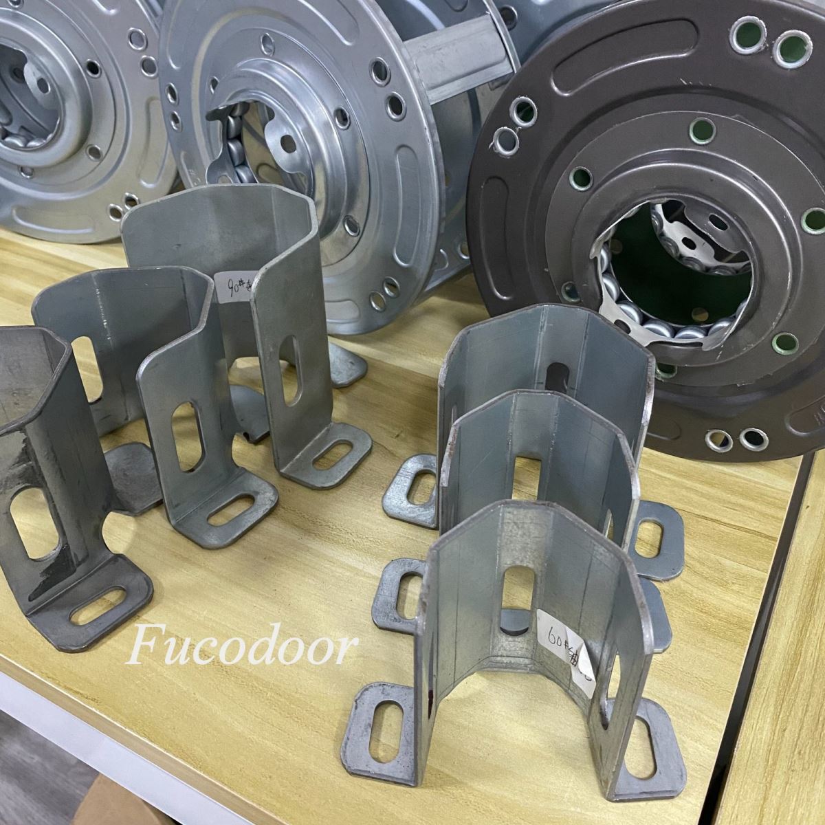 giá đỡ cửa cuốn