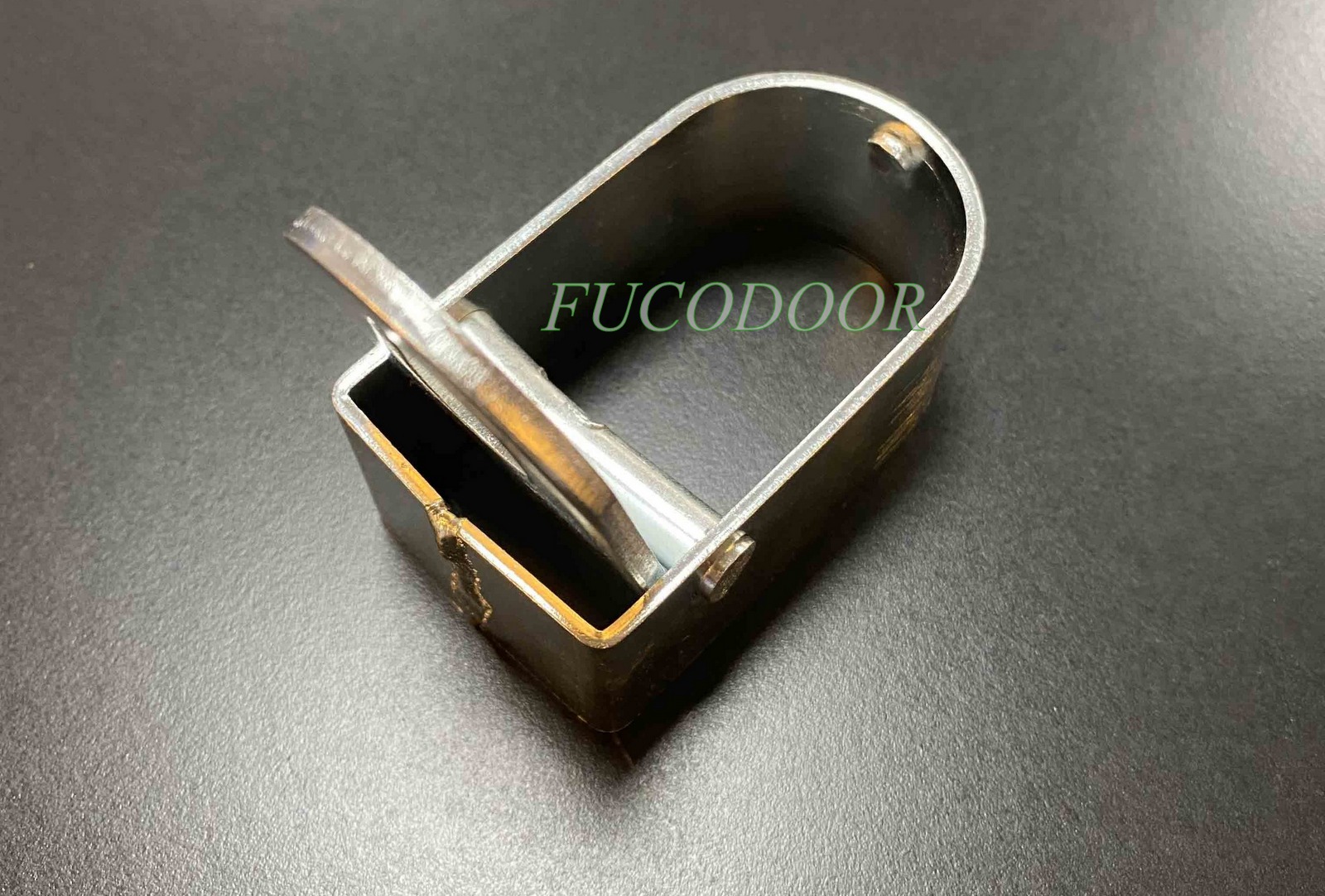 khóa nền cửa cuốn thép cửa cuốn lò xo lá Fuco, kéo tay