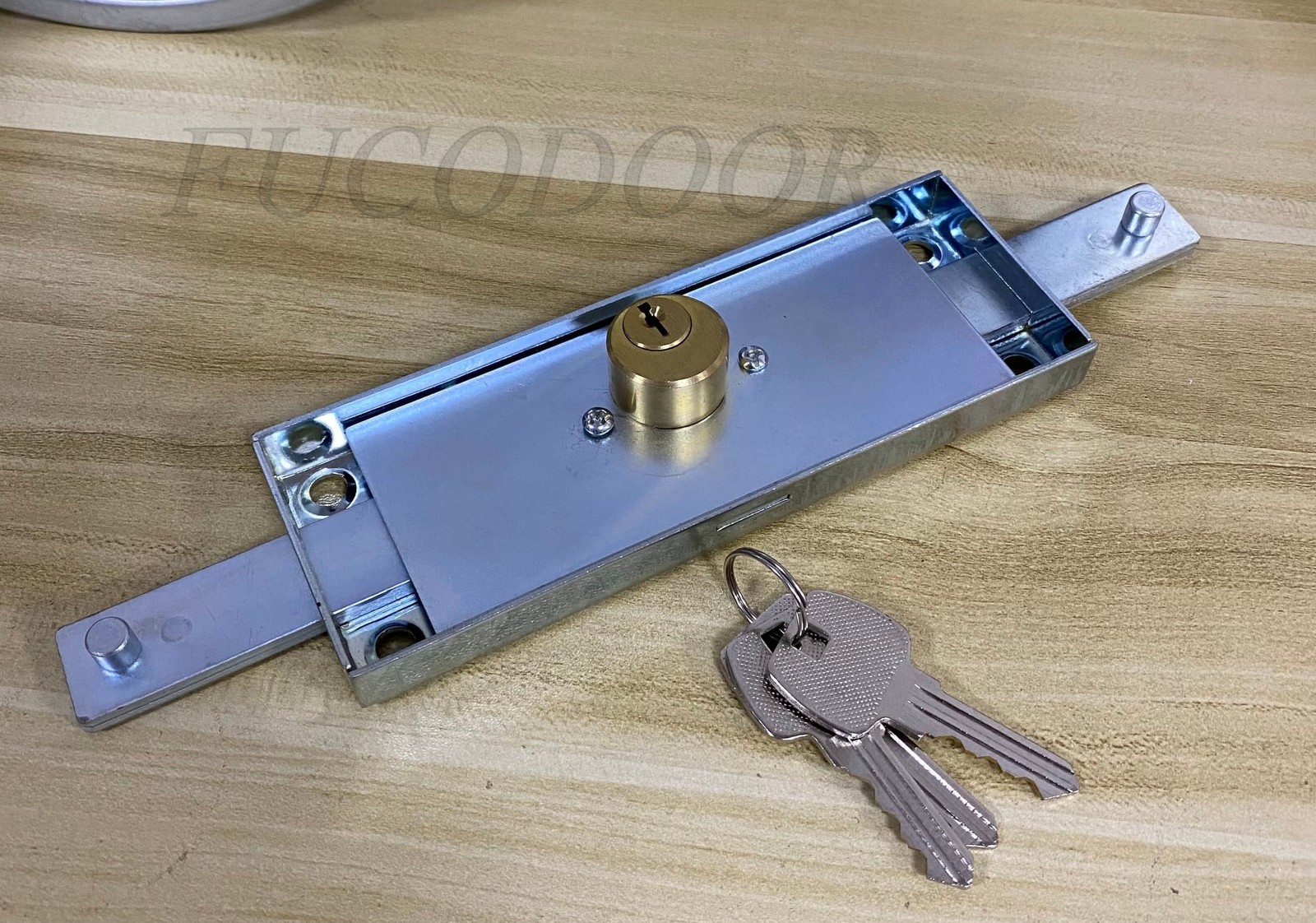 khóa ngang cửa cuốn thép cửa cuốn lò xo lá Fuco, kéo tay