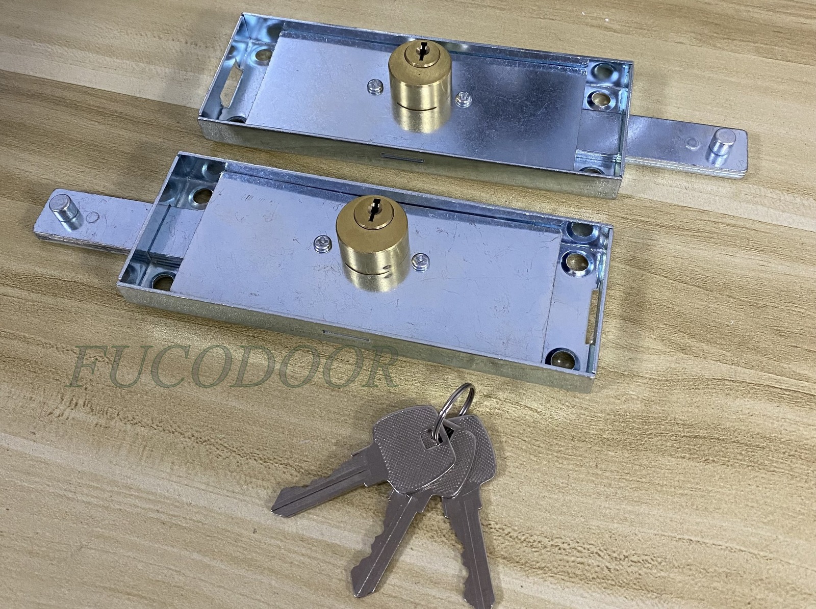 khóa ngang cửa cuốn thép cửa cuốn lò xo lá Fuco, kéo tay