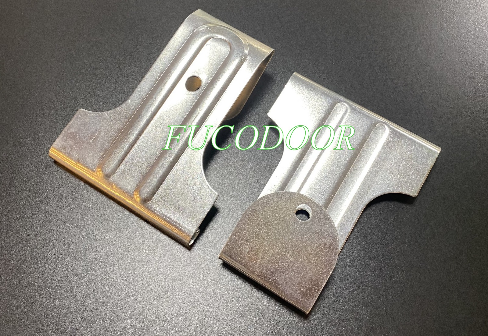 móc lá đầu cửa cuốn thép cửa cuốn lò xo lá Fuco, kéo tay