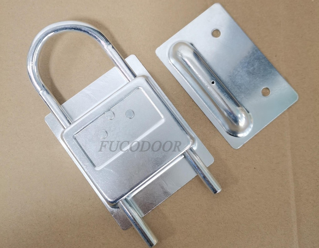 chốt ray trung tâm cửa cuốn thép cửa cuốn lò xo lá Fuco, kéo tay