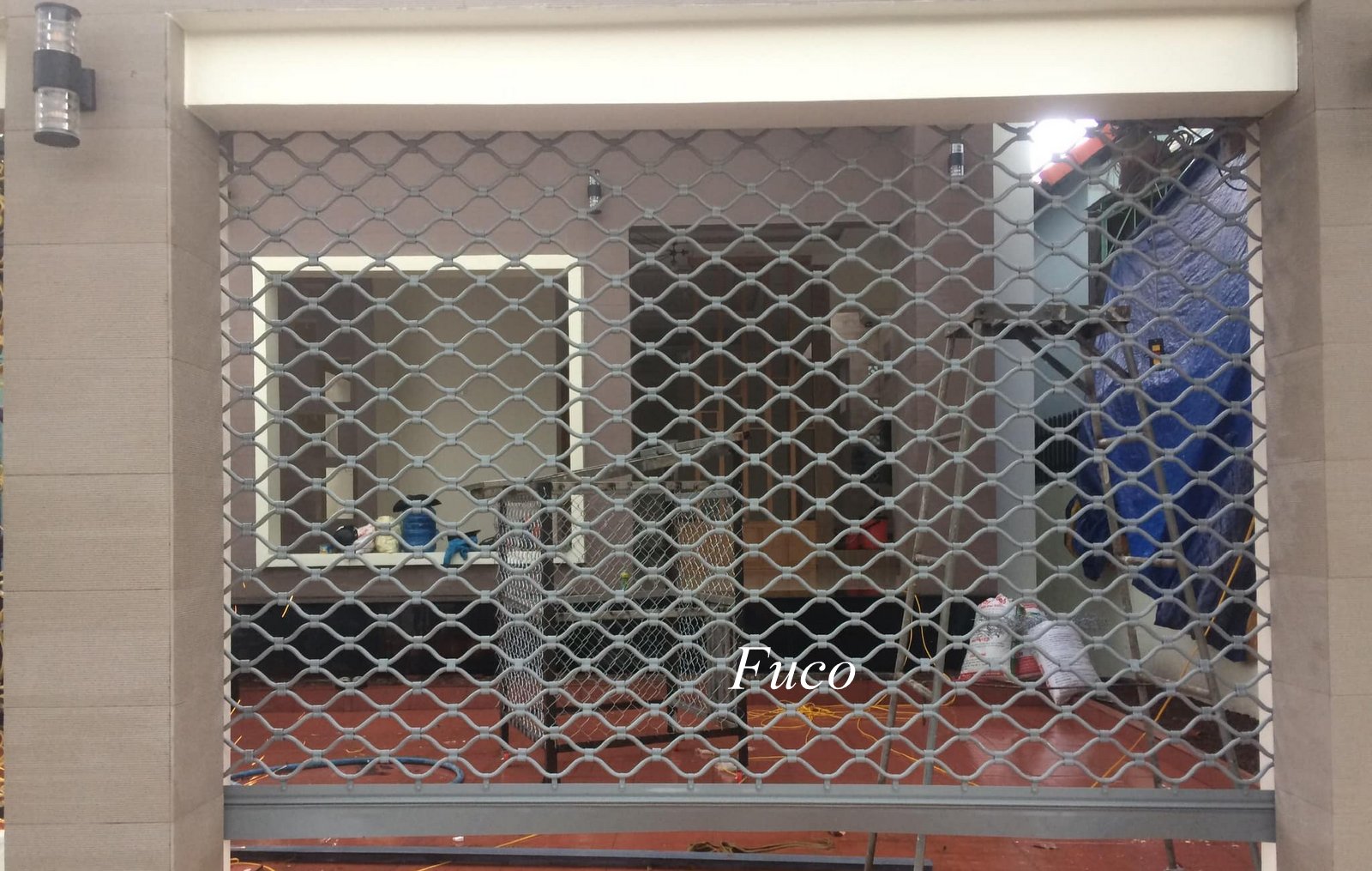 Cửa cuốn mắt võng sơn tĩnh điện và INOX 304