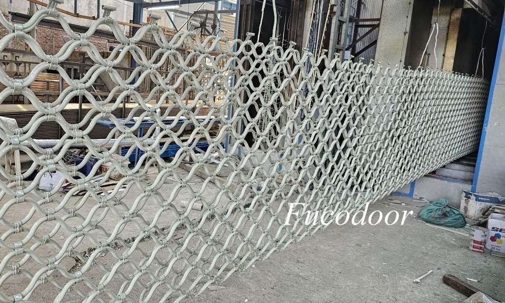 Cửa cuốn mắt võng sơn tĩnh điện Fucodoor, lớn nhất