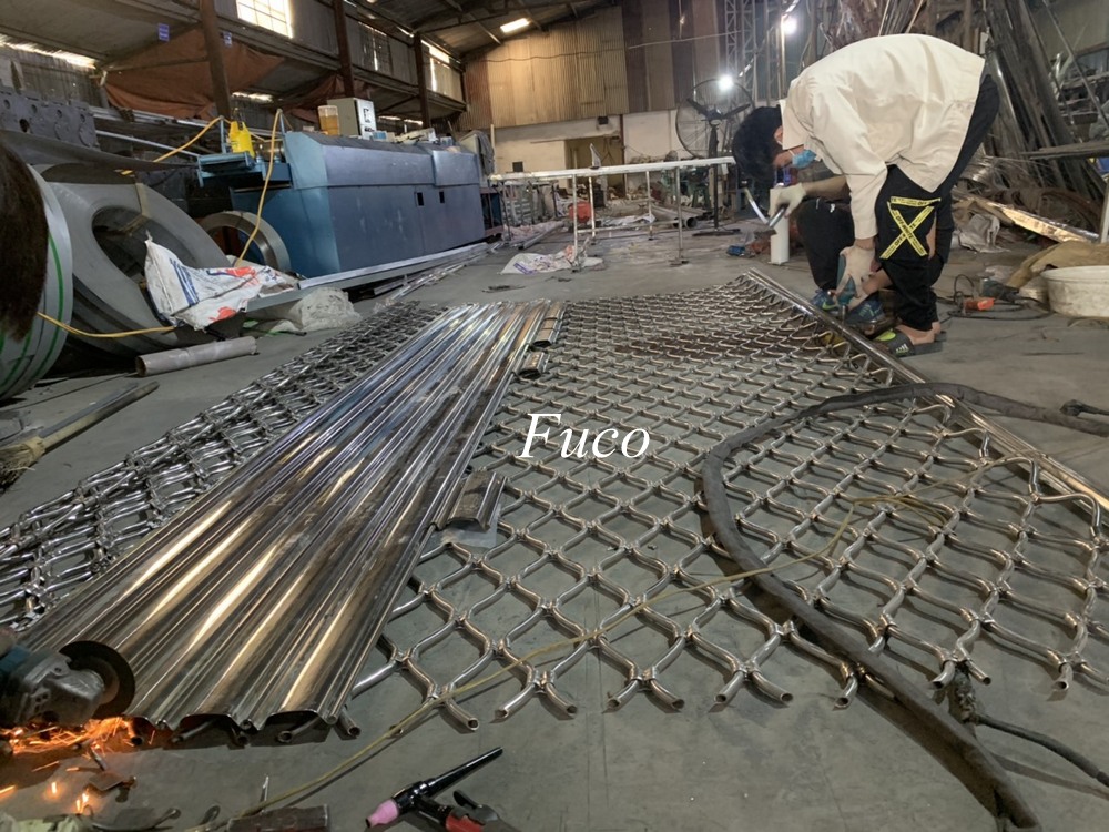 cửa cuốn mắc võng inox 304, cửa cuốn lưới mắt võng