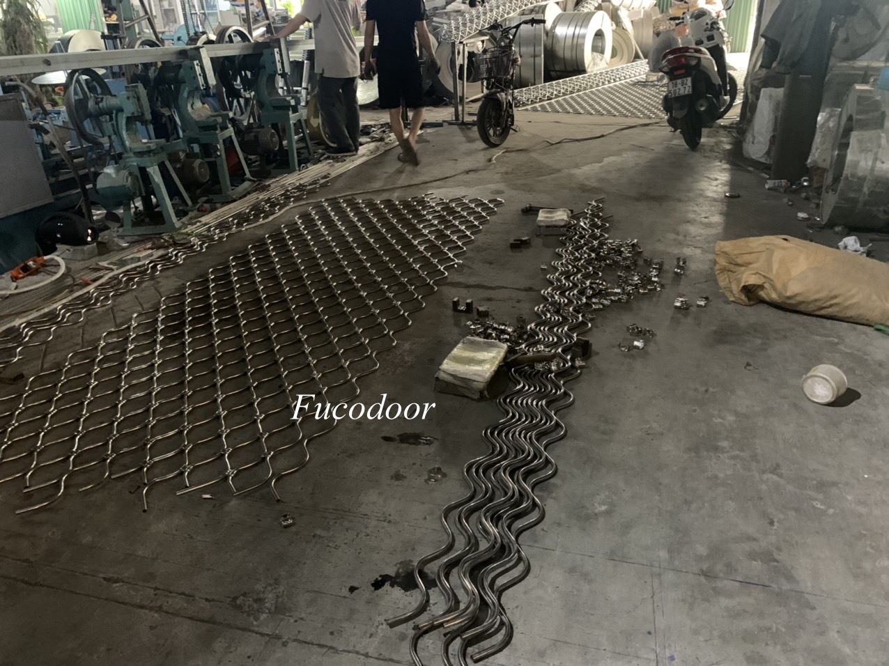 Cửa cuốn lưới mắc võng inox, cửa cuốn mắt võng inox, Báo giá cửa cuốn mắt lưới, cửa cuốn mắt võng