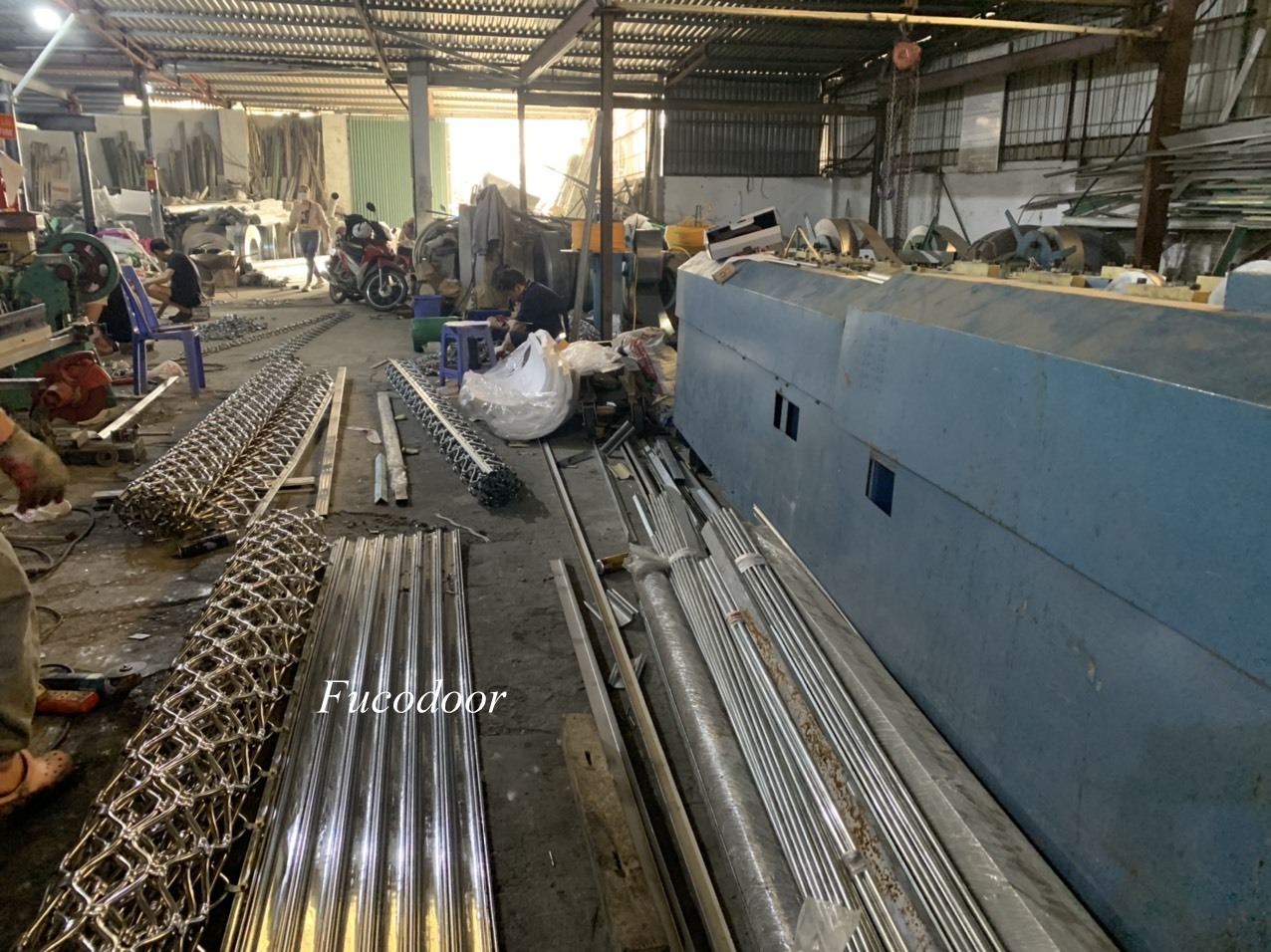 cửa cuốn mắc võng inox 304, cửa cuốn lưới mắt võng