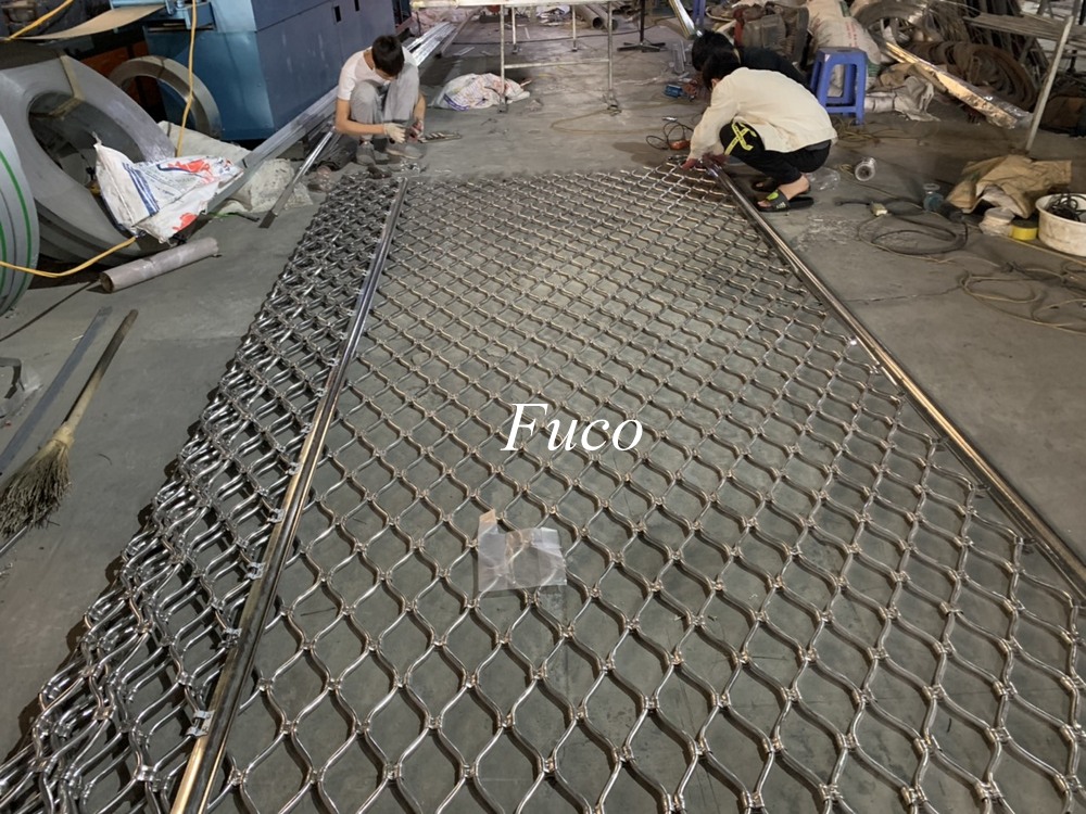 cửa cuốn mắt võng inox