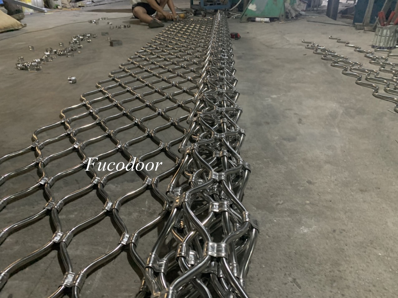 Cửa cuốn lưới mắt võng