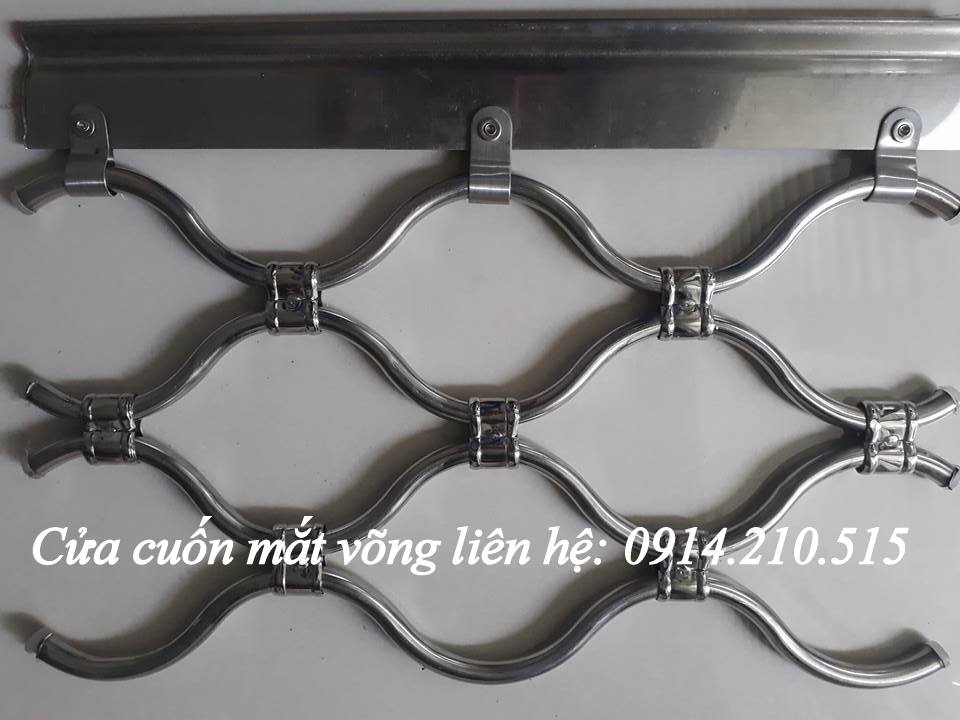cửa cuốn lưới inox